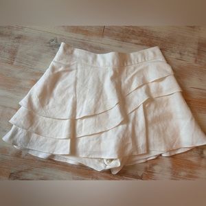 Alice and Olivia Short - Size 0 - White with ruffles